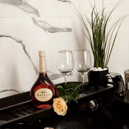 Logement Romantique Et Cosy Charleroi Esterno foto
