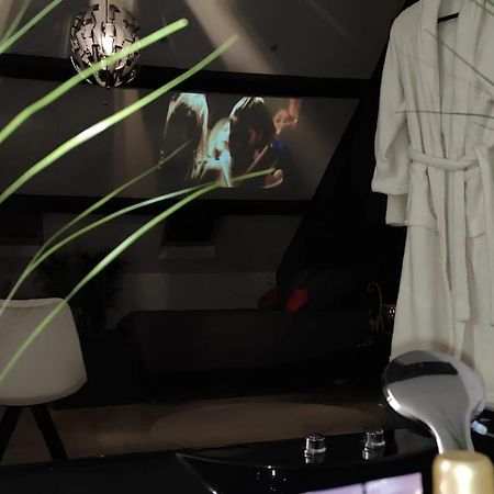 Logement Romantique Et Cosy Charleroi Esterno foto