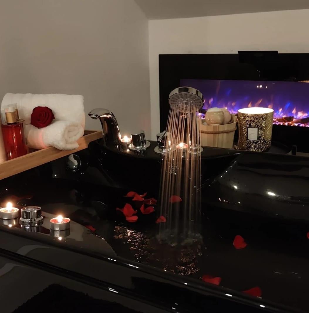 Logement Romantique Et Cosy Charleroi Esterno foto